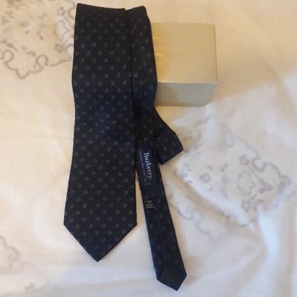 Burberry tie - Picture 2 of 5